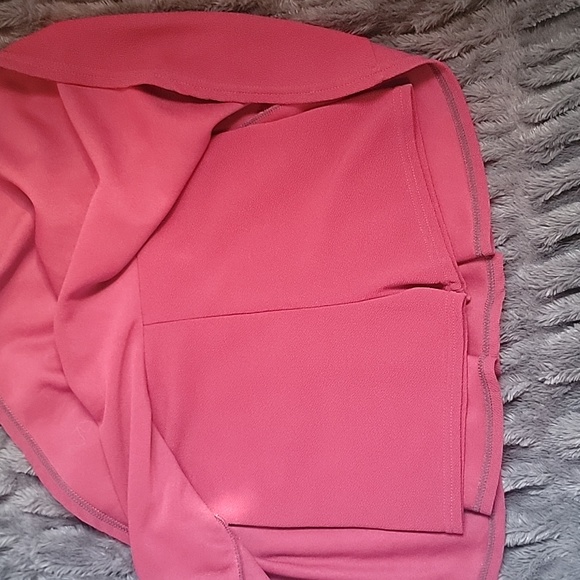 Perfect skirt with shorts - Picture 2 of 4